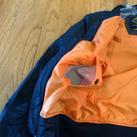 Alpha Industries Bomber with arm tag - Picture 12 of 12